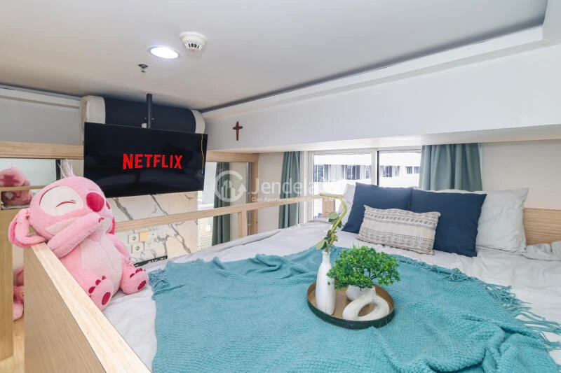 Bedroom Trendy Studio Apartment Middle Floor with City View at The Crest West Vista Puri