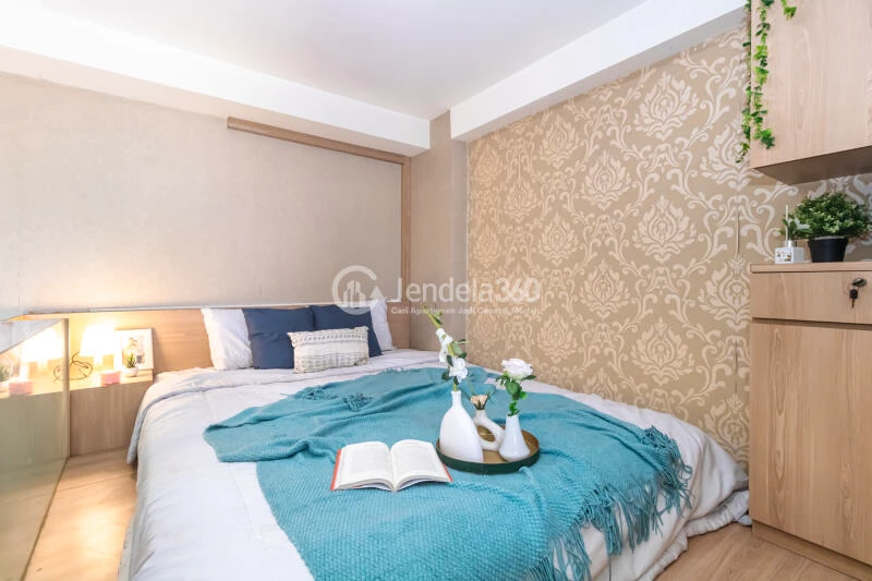 Bedroom High Floor Studio Apartment with City & Pool View at Kebagusan City Apartment