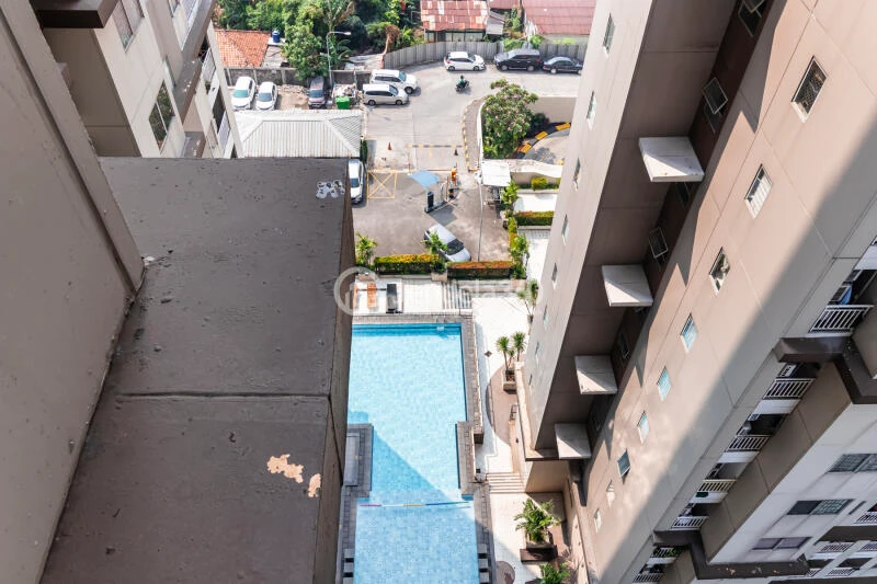 Balcony 2BR Pakubuwono Terrace Apartment at Tower North