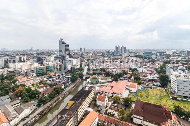 Balcony Menteng Park Studio Tower Diamond