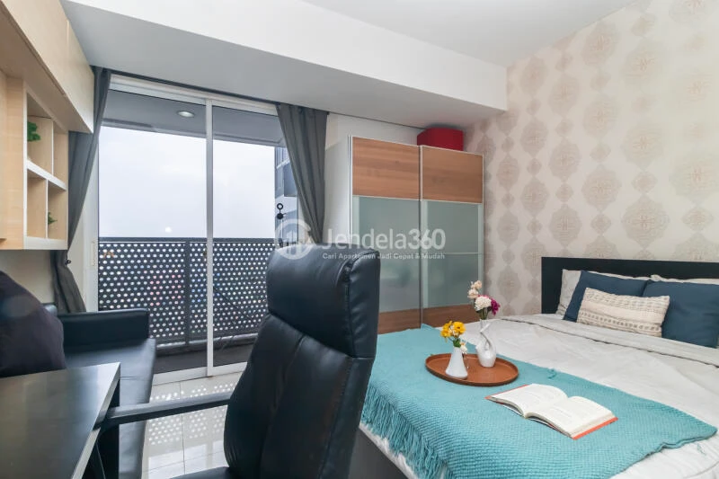 Bedroom Studio The Crest West Vista Puri Apartment at High Floor