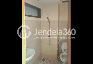 Bathroom Studio Apartment with Garden View at Margonda Residence