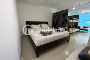 Bedroom High Floor Studio Apartment with City View at Neo Soho Residence