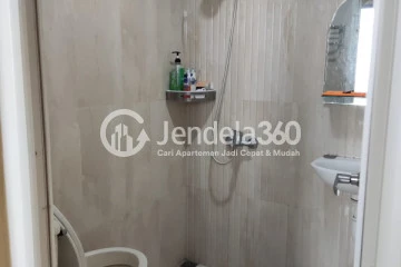Bathroom 2BR Apartment with City View at Permata Eksekutif Apartment