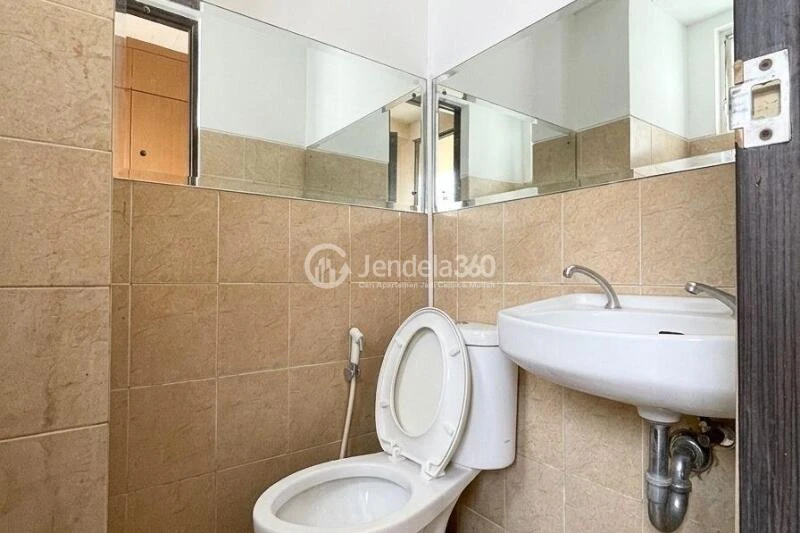 Bathroom Trendy 2BR Apartment Middle Floor with Swimming Pool View at Kebagusan City Apartment