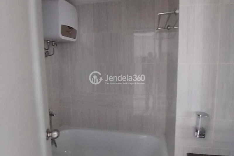 Bathroom 3 Flawless 1BR Apartment Low Floor with  View at Vasanta Innopark Apartment