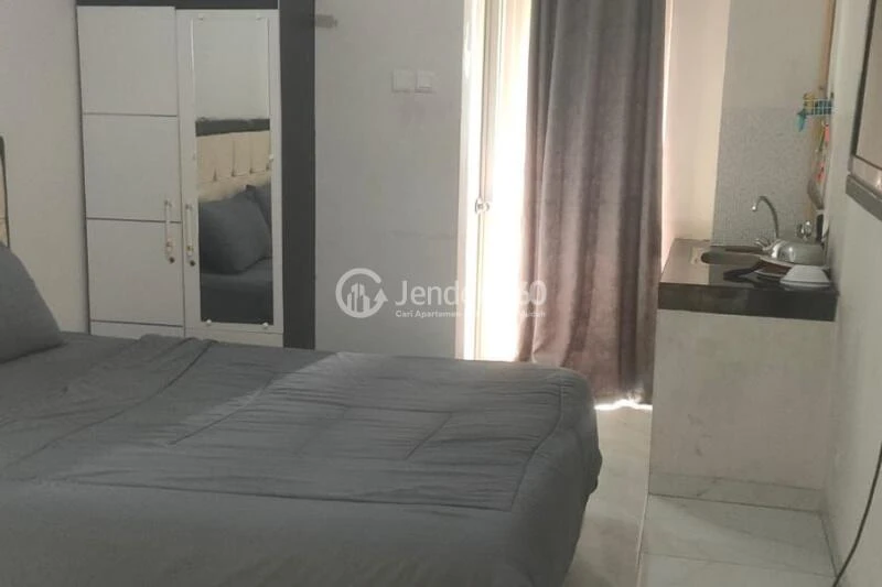 Bedroom Studio Green Lake View Depok Apartment at Tower Alamanda