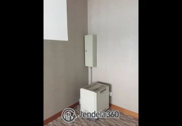 Living Room Middle Floor 1BR Apartment with City View at Synthesis Tower