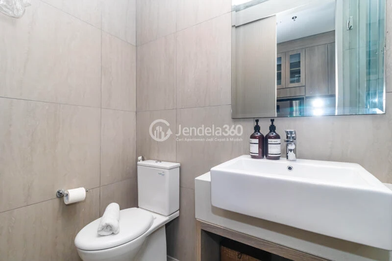 Bathroom 1BR Fatmawati City Center Apartment at Tower Victoria