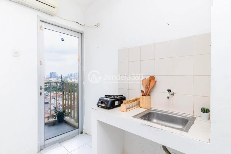 Kitchen Middle Floor 2BR Apartment with City View (Barat) View at Pancoran Riverside Apartment