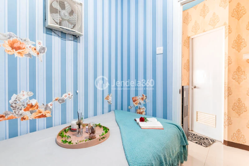 Bedroom 2 High Floor 2BR Apartment with City View at Green Pramuka City Apartment