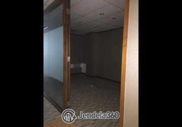 Living Room Middle Floor 1BR Apartment with City View at Synthesis Tower