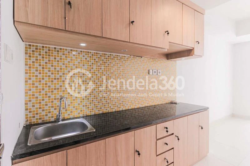 Kitchen Relaxing Studio Apartment at The Crest West Vista Puri on Lower Ground