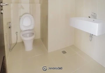 Bathroom High Floor Studio Apartment with Taman Tribeca View at Neo Soho Residence