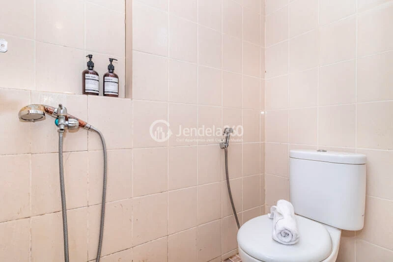 Bathroom Middle Floor Studio Apartment with river and city view View at Puri Park View Apartment