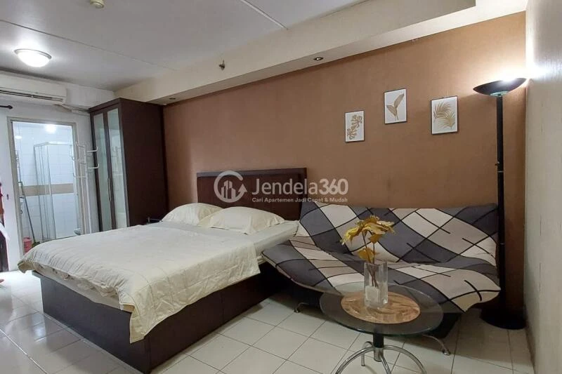 Bedroom Simply Look Studio Apartment Low Floor with  View at Metropark Condominium