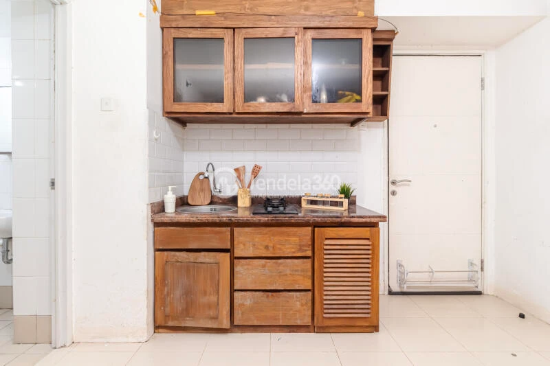 Kitchen High Floor 3BR Apartment with City view View at Bassura City Apartment