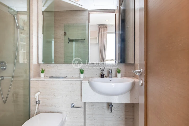 Bathroom 3BR Apartment with City View at Taman Anggrek Residence