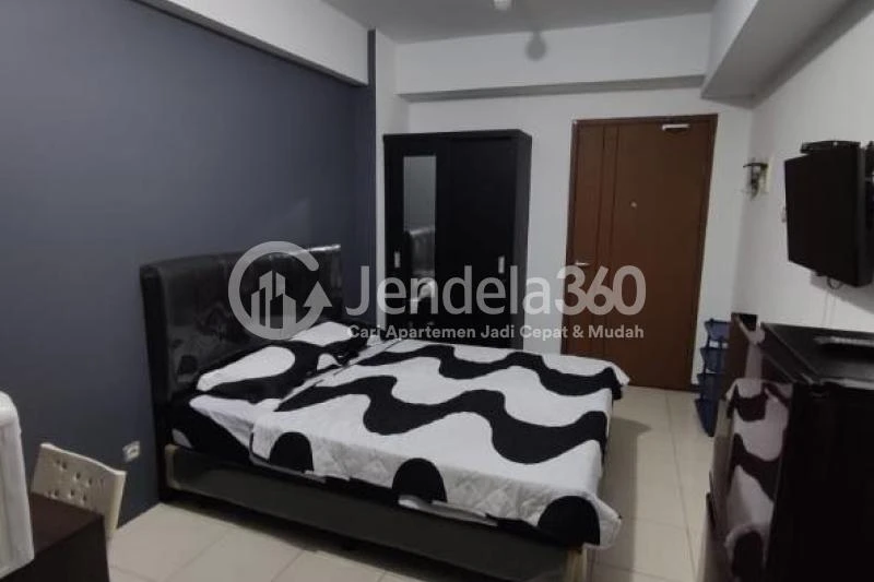 Bedroom Studio Green Lake View Apartment at Low Floor