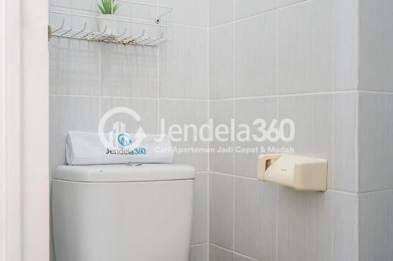 Bathroom Good Deal Studio Apartment Middle Floor with City View at Signature Park Apartment
