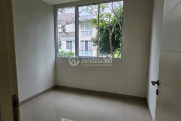 Bedroom 1 Compact 4BR Apartment at Rainbow Springs Condovillas Tower G16
