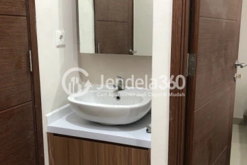 Bathroom Middle Floor 2BR Apartment with City View at Sudirman Suites Bandung Apartment