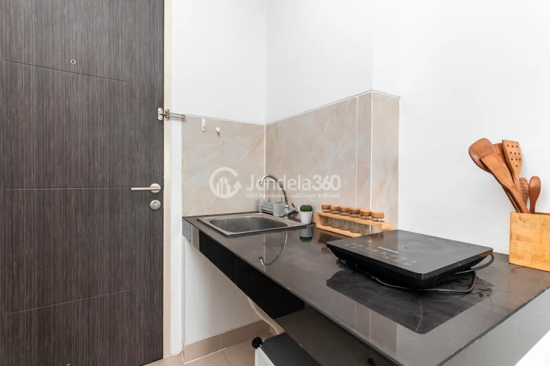 Kitchen Middle Floor Studio Apartment with  View at Serpong Garden Apartment