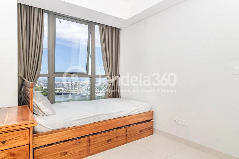 Bedroom 1 Middle Floor 2BR Apartment with City View at Gold Coast Apartment