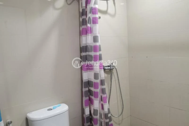 Bathroom Low Floor Studio Apartment with  View at Pesona Depok Square Apartment