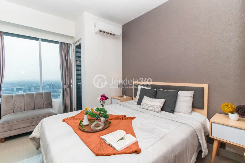 Bedroom Fancy Studio Apartment High Floor with City View at Grand Kamala Lagoon Apartment