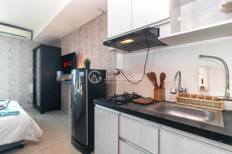 Kitchen Low Floor Studio Apartment with  View at Grand Kamala Lagoon Apartment