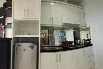 Kitchen Homey Studio Apartment Low Floor with City View at Gardenia Boulevard Apartment