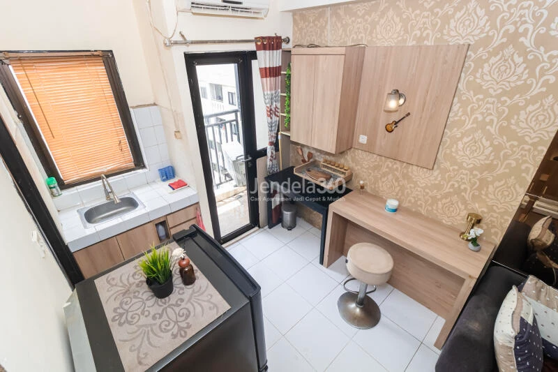 Bedroom High Floor Studio Apartment with City & Pool View at Kebagusan City Apartment