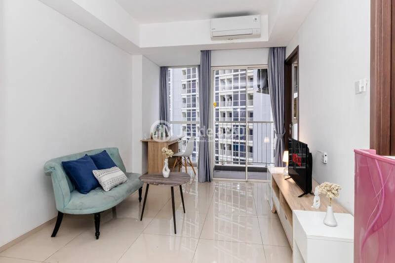 Living Room Pacific Garden Apartment 2BR View City