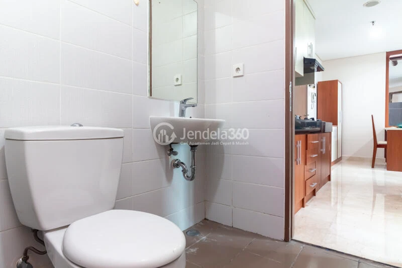 Bathroom Puri Orchard Apartment 2BR Fully Furnished