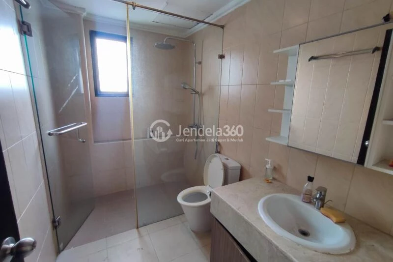 Bathroom Compact 1BR Apartment at Park Royal Apartment Tower 1