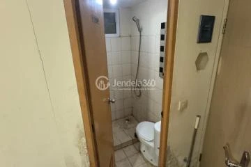 Bathroom Restful 2BR Apartment Low Floor with  View at Grand Centerpoint Apartment