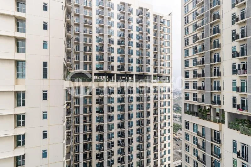 Balcony Studio Apartment with Kolam View at Puri Orchard Apartment