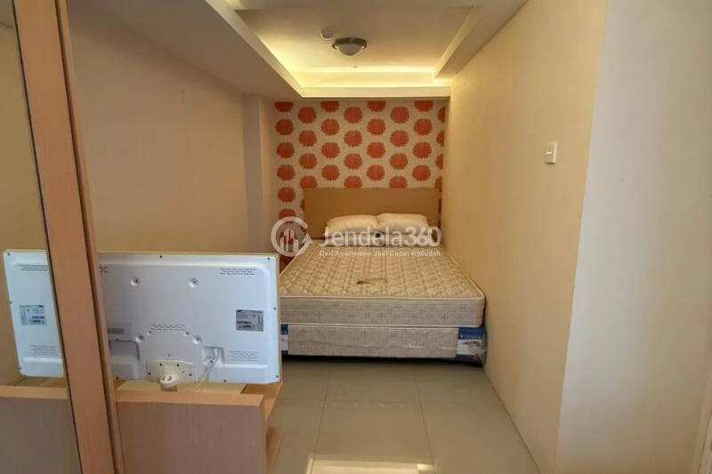 Bedroom Low Floor 1BR Apartment with City View at Kalibata City Apartment