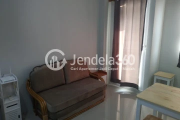 Living Room 2BR LA Hub City Apartment at Middle Floor