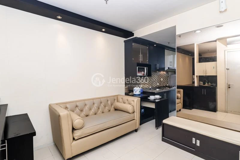 Living Room 1BR Apartment with City View at Lavande Residence
