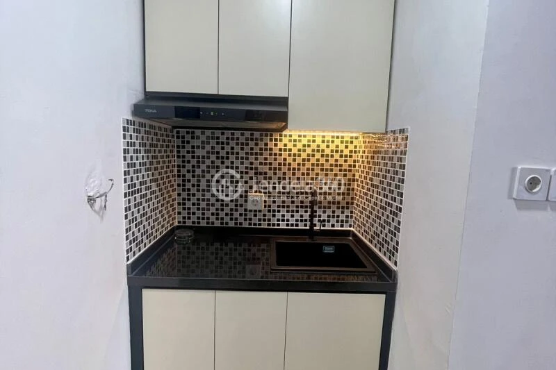 Kitchen High Floor Studio Apartment with  View at Westmark Apartment