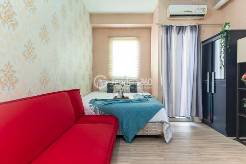 Bedroom Peaceful Studio Apartment Middle Floor with City View at Pakubuwono Terrace