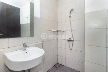 Bathroom Studio Bintaro Icon Apartment at Middle Floor