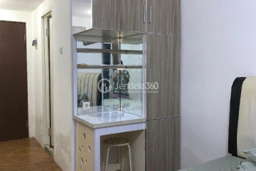 Bedroom Simply Look Studio Apartment at Sunter Park View Apartment Low Floor
