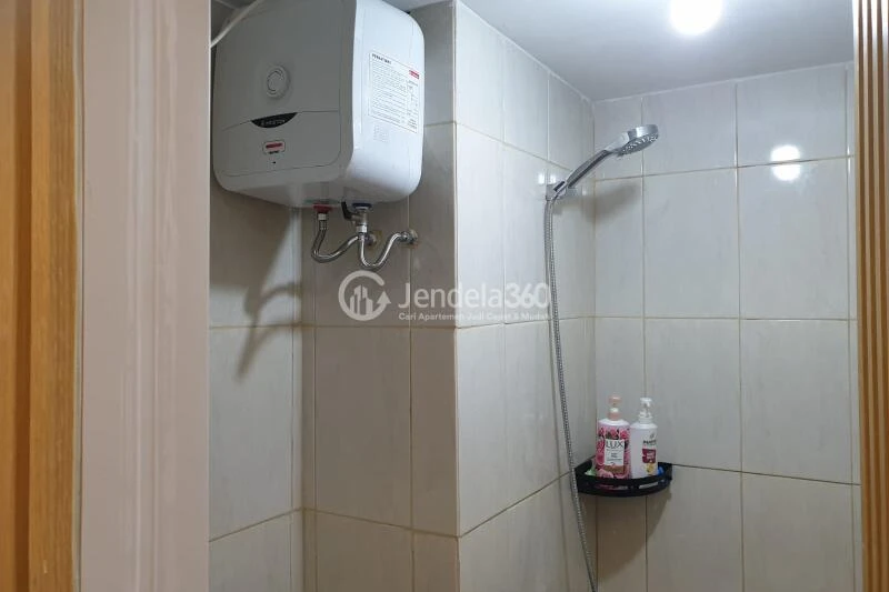Bathroom Strategic Location 2BR Apartment Low Floor with  View at Podomoro Golf View Apartment