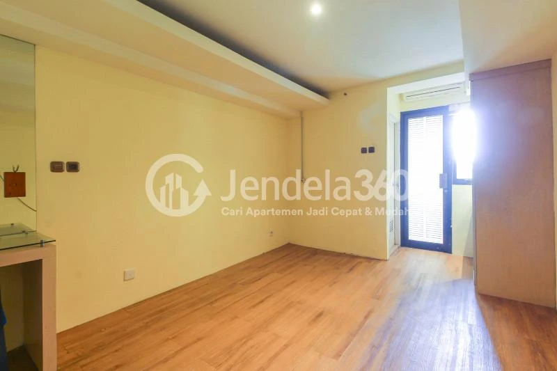Bedroom Low-Cost Studio Apartment with City View at Kebagusan City Apartment