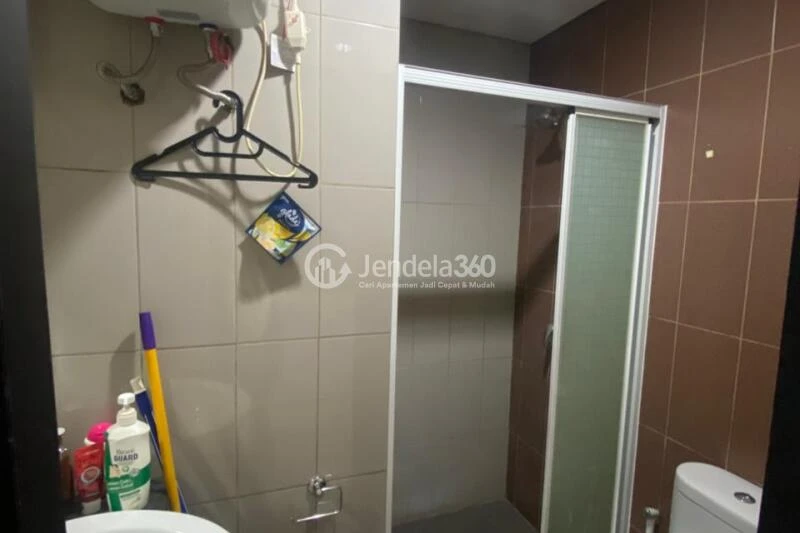 Bathroom Affordable 1BR Apartment Low Floor with  View at Atlanta Residence