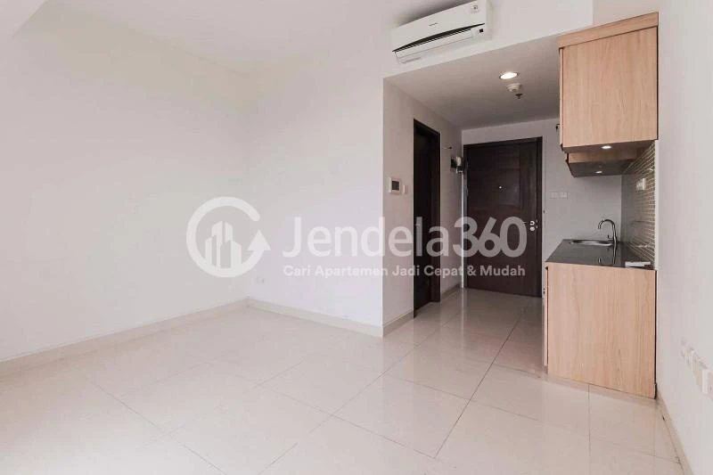 Bedroom Relaxing Studio Apartment at The Crest West Vista Puri on Lower Ground