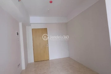 Bedroom Lovely Studio Apartment Middle Floor with City View at Green Lake View Apartment